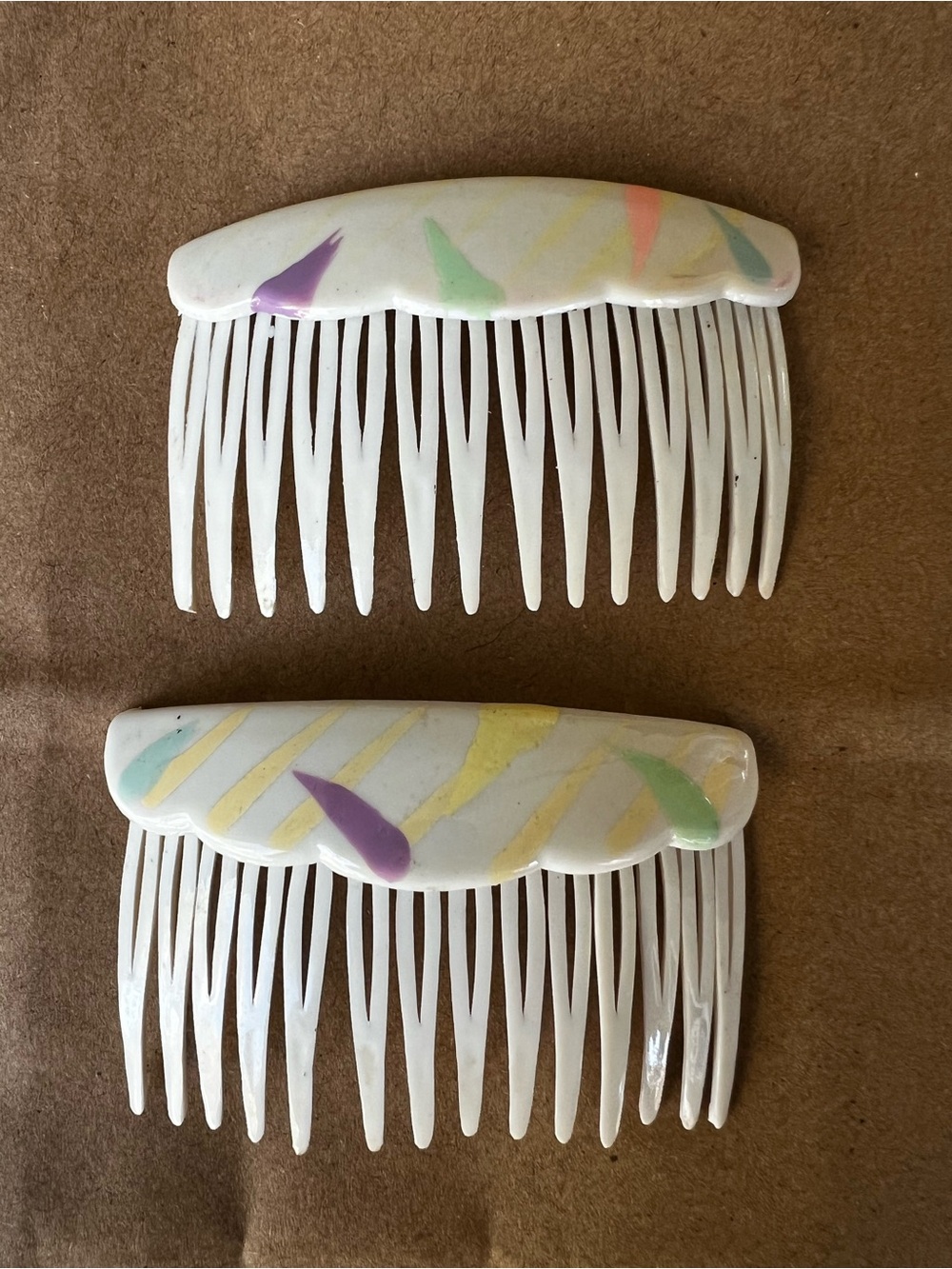 vintage 1980s plastic side hair combs